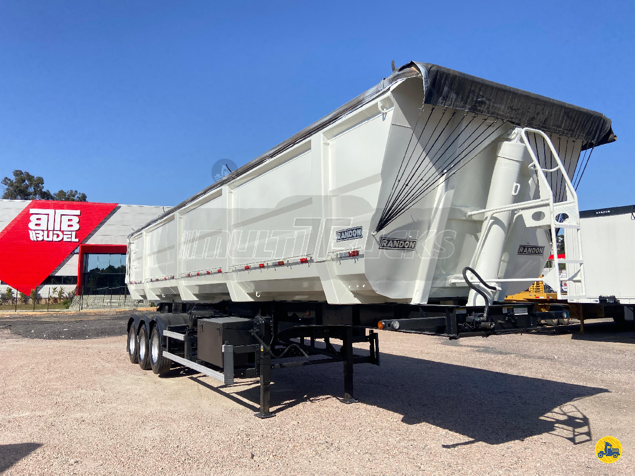 CARRETA SEMI-REBOQUE BASCULANTE Multitrucks Seminovos SAO JOSE DOS PINHAIS PARANÁ PR